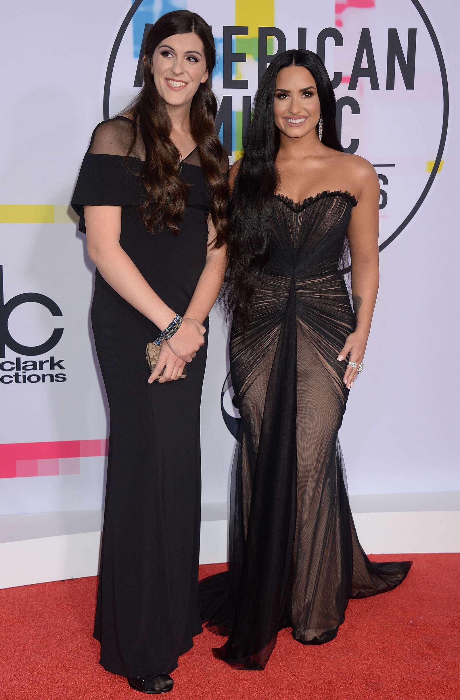 Demi_Lovato_-_2017_American_Music_Awards_-_November_19-25.jpg