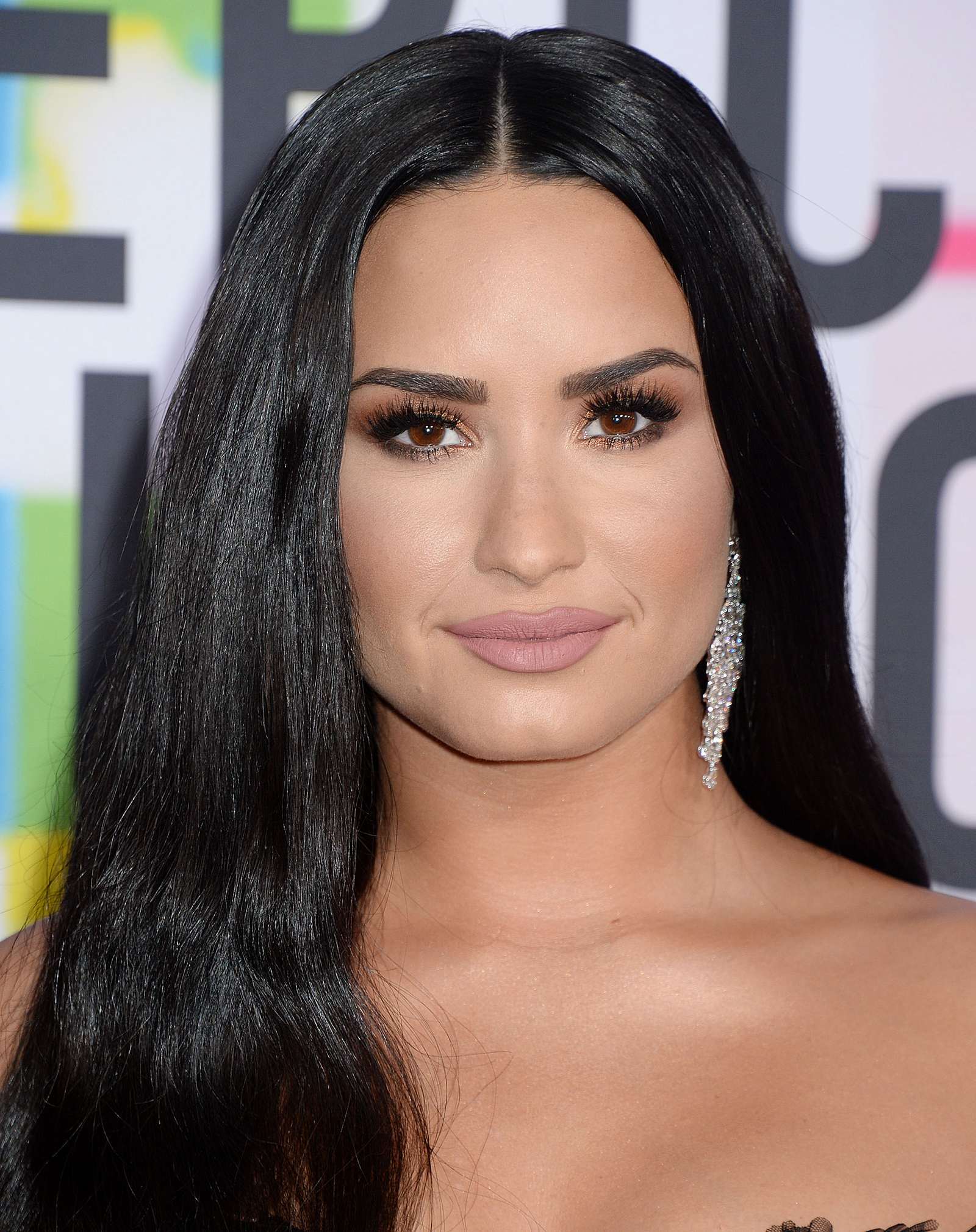 Demi_Lovato_-_2017_American_Music_Awards_-_November_19-35.jpg