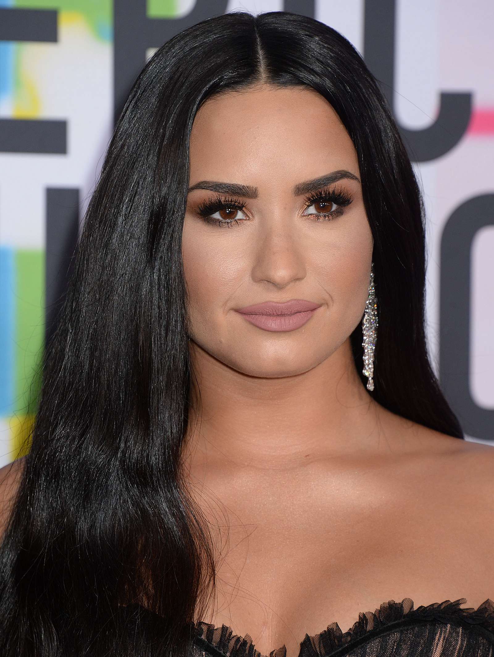 Demi_Lovato_-_2017_American_Music_Awards_-_November_19-36.jpg Demi_Lovato_-_2017_American_Music_Awards_-_November_19-36.jpg