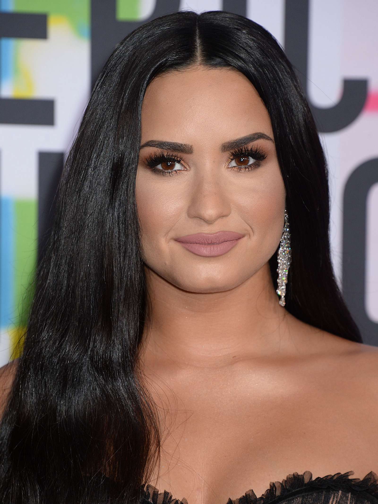 Demi_Lovato_-_2017_American_Music_Awards_-_November_19-37.jpg