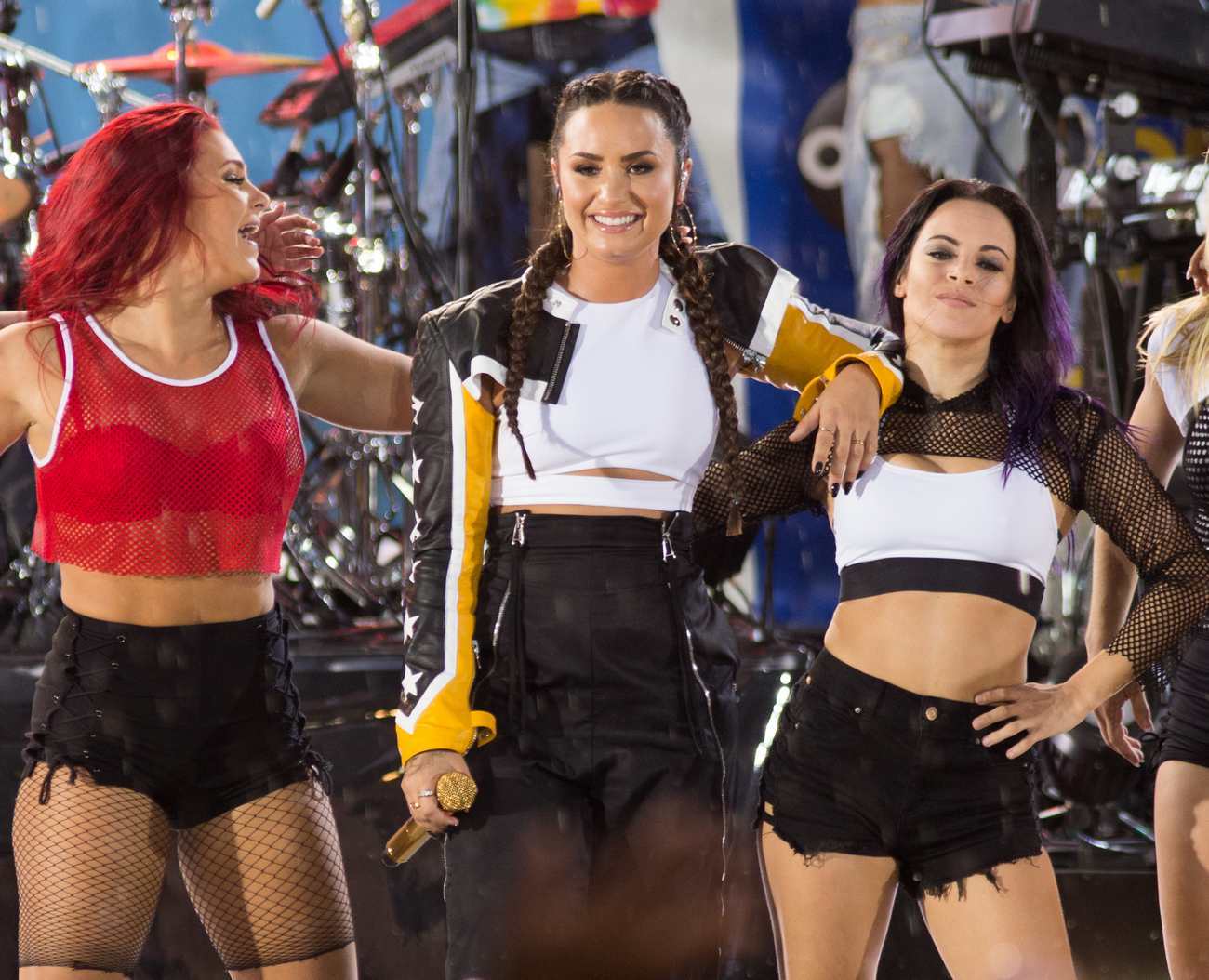Demi_Lovato_-_In_Concert_on_Good_Morning_America_in_Central_Park2C_NY_-_August_18-12.jpg