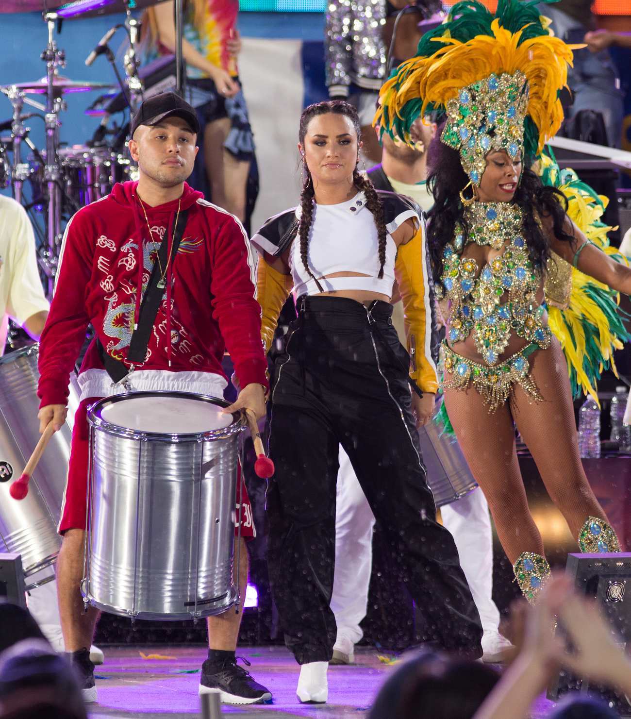 Demi_Lovato_-_In_Concert_on_Good_Morning_America_in_Central_Park2C_NY_-_August_18-14.jpg