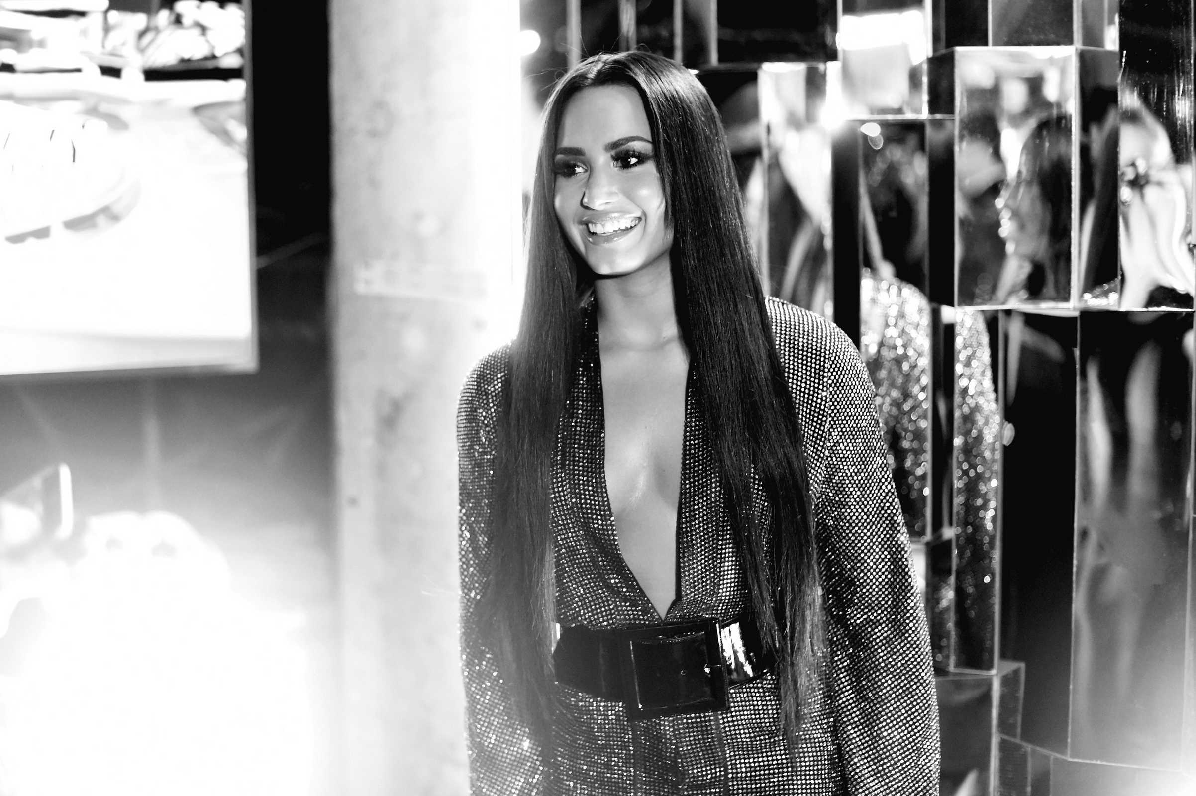 Demi_Lovato_-_The_59th_GRAMMY_Awards_at_STAPLES_Center_in_Los_Angeles_5BBackstage5D-10.jpg
