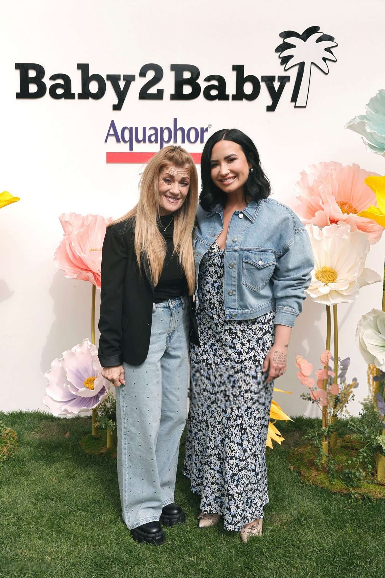 Demi_Lovato_-_The_Grove2C_Los_Angeles_CA_-_April_232C_2024_05.jpg