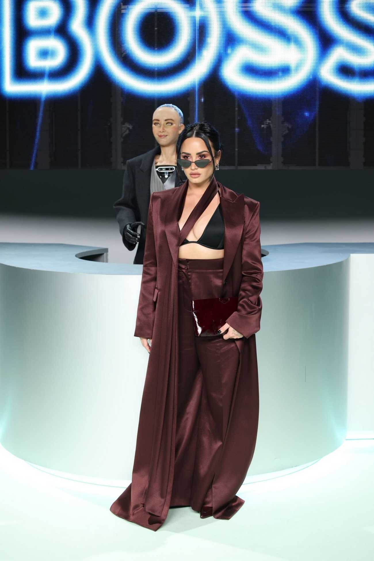 Demi_Lovato_-_attends_the_Boss_fashion_show_during_Milan_Fashion_Week_-_Milan2C_Italy_-_September_222C_202306.jpg