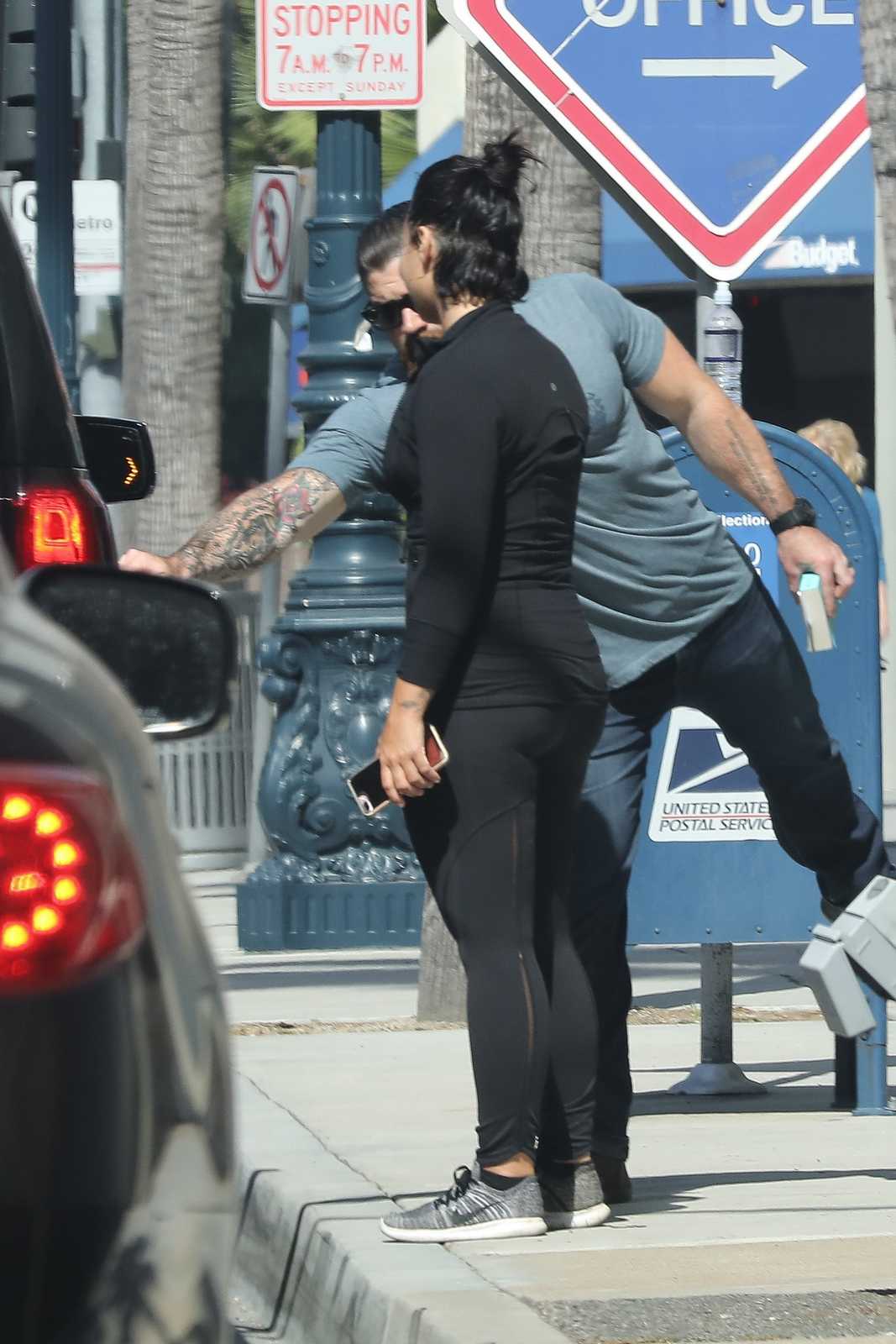 Leaving_Gym_in_LA_-_April_5th-01.jpg
