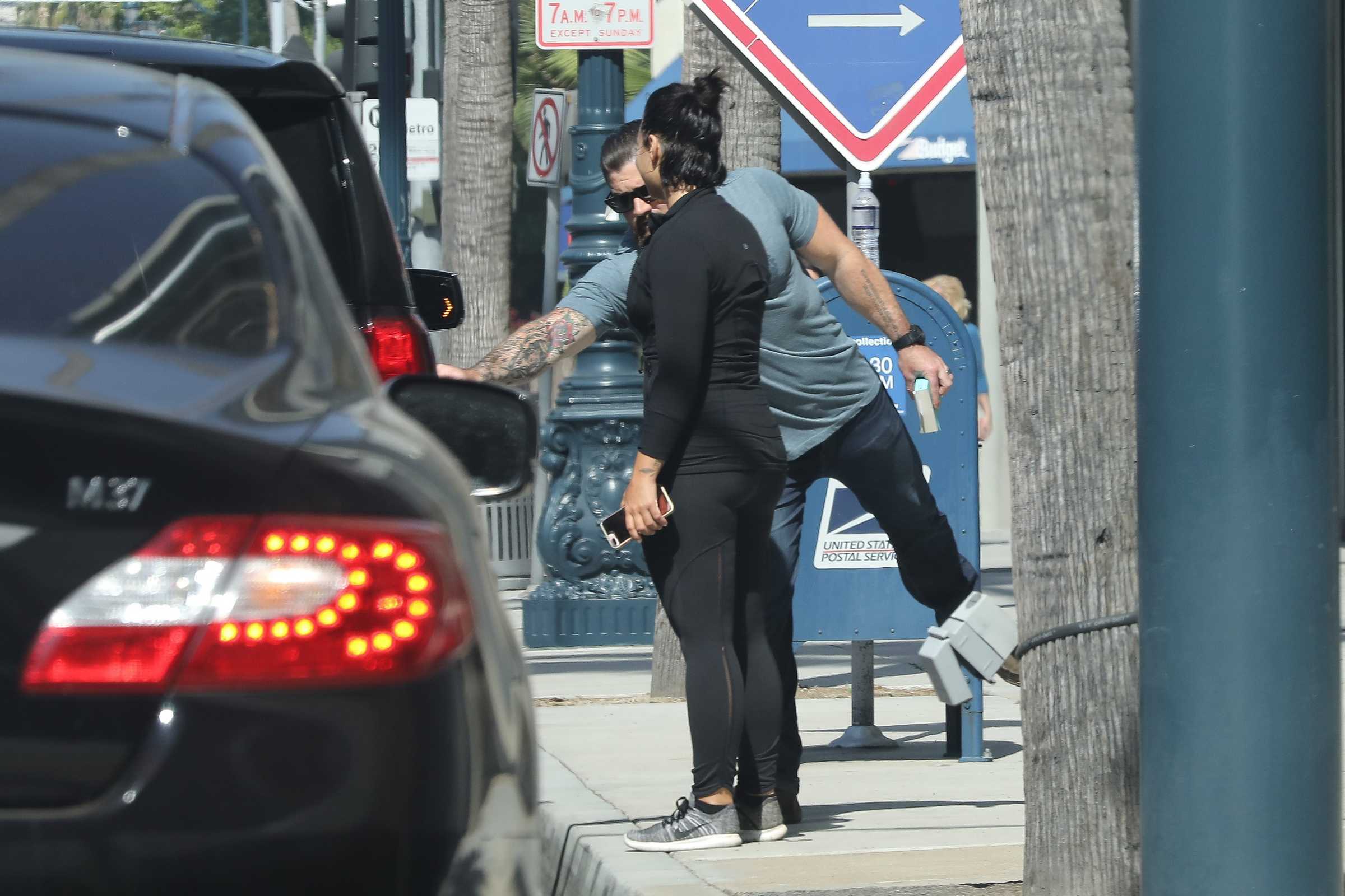 Leaving_Gym_in_LA_-_April_5th-04.jpg