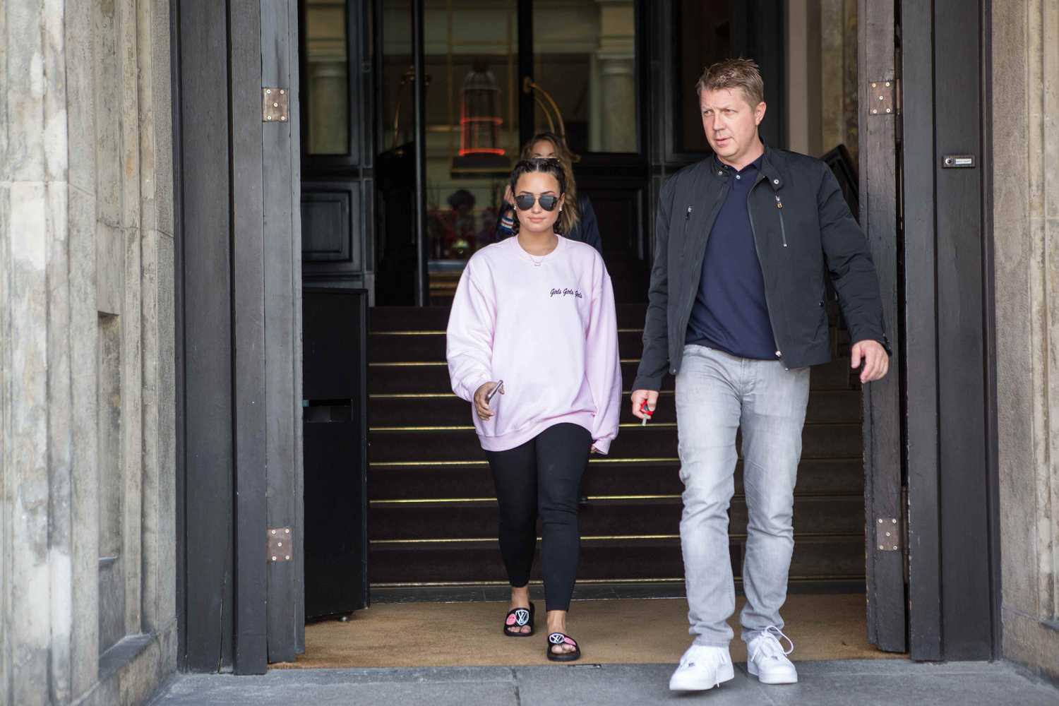 Leaving_Hotel_in_Berlin_-_July_5-01.jpg