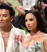 Demi_Lovato_-2024_Met_Gala_on_in_New_York_May_62C_2024_33.jpg