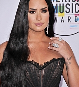 Demi_Lovato_-_2017_American_Music_Awards_-_November_19-19.jpg