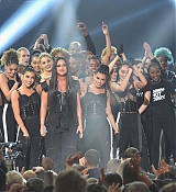 Demi_Lovato_-_2017_American_Music_Awards_-_November_19_-_P-06.jpg