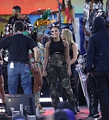 Demi_Lovato_-_In_Concert_on_Good_Morning_America_in_Central_Park2C_NY_-_August_18-05.jpg
