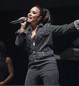 Free_Radio_Live_in_Birmingham_-_November_11-26.jpg