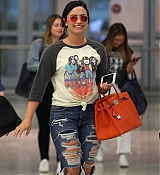 dlovato-jfkairport14.jpg