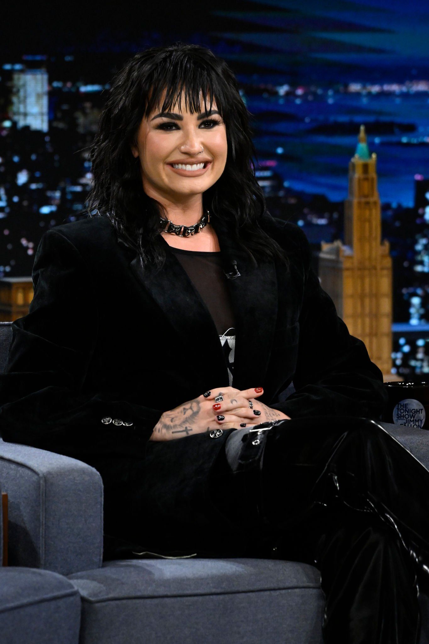 Demi_Lovato_-_attends_The_Tonight_Show_Starring_Jimmy_Fallon__August_162C_202205.jpg