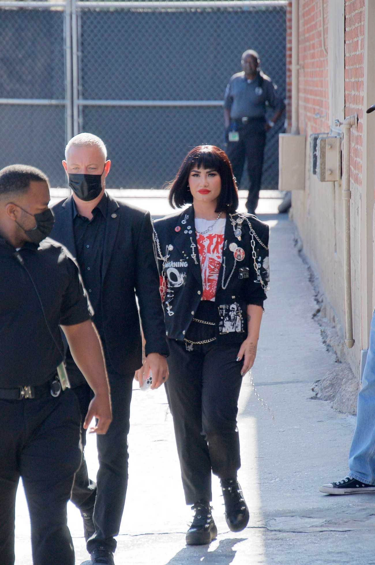 Demi_Lovato_Attends_Tapping_For_Jimmy_Kimmel_Live_In_Hollywood_-_July_14_202207.jpg