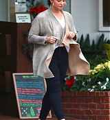 Demi_Lovato_-_At_Fred_Segal_s_after_Christmas_Shopping_on_December_20-01.jpg