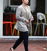 Demi_Lovato_-_At_Fred_Segal_s_after_Christmas_Shopping_on_December_20-03.jpg